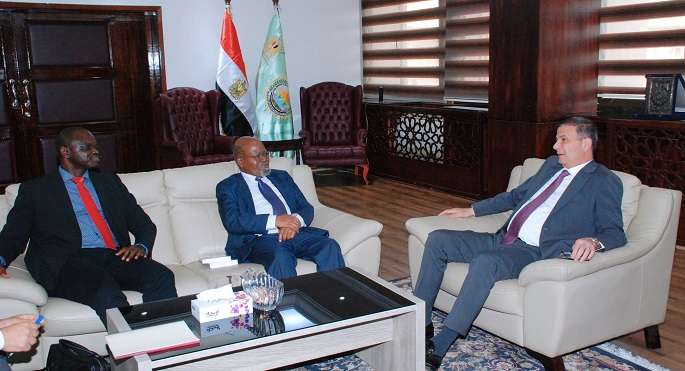 بالصور.. وزير الزراعة يبحث مع خبيرين دوليين تعزيز استراتيجيات التنمية الزراعية والأمن الغذائى فى مصر