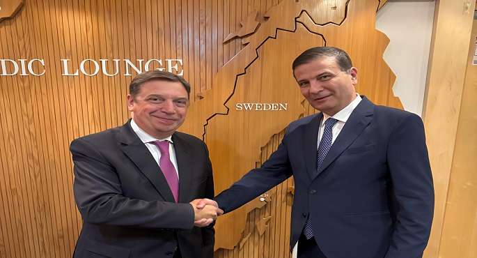 وزير الزراعة يبحث مع نظيره الأسبانى تعزيز التعاون المشترك بين البلدين