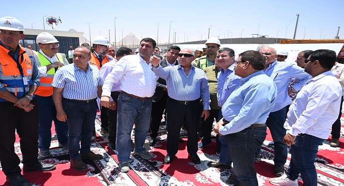 بالصور..وزير الصناعة والنقل يتابع جاهزية الطريق الدائرى ومشروع الأتوبيس الترددى ومحطات الخط الرابع للمترو بمنطقة المتحف المصرى الكبير
