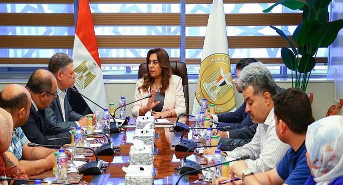 وزيرة التنمية المحلية تتابع سير العمل فى منظومة المراكز التكنولوجية بالمحافظات