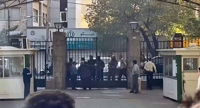 مقتل وإصابة 18 شخصًا جراء هجوم مسلح استهدف مبنى القضاء فى مدينة زاهدان الإيرانية