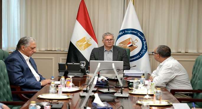 وزير البترول يتابع إجراءات العثور على المفقودين بحادث البارج البحرى