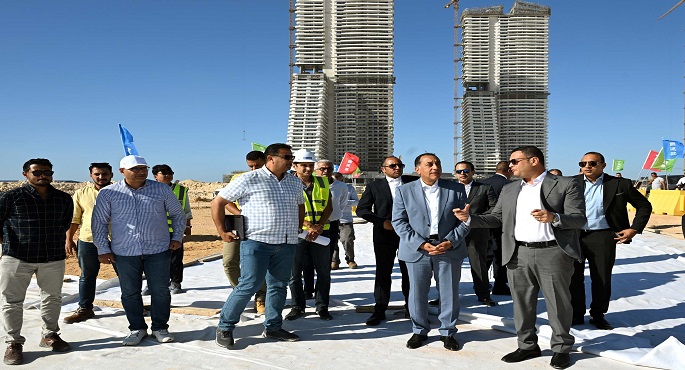 رئيس الوزراء يتفقد أعمال مشروعات “أبراج الداون تاون” و”داون تاون لاجون” بالعلمين الجديدة