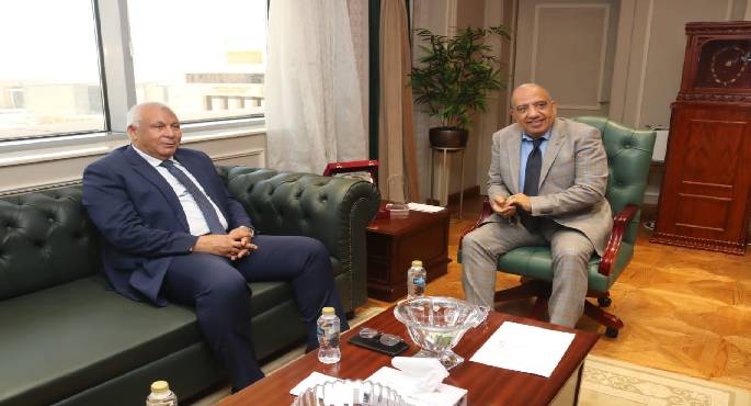 وزير الكهرباء يبحث مع محافظ الوادى الجديد خطة التنمية وتعزيز الشبكة وتأمين التغذية الكهربائية