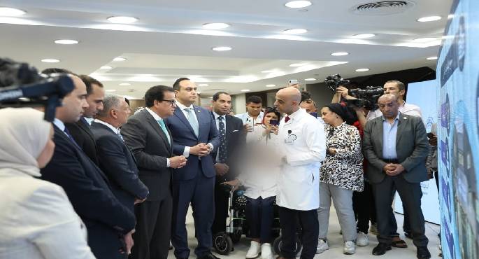 وزير الصحة يتفقد مجمع الإسماعيلية الطبى ويشهد تدشين مشروع “رعايتك فى بيتك”
