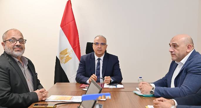 وزير الرى يبحث موقف أعمال حماية الشواطئ الشمالية على سواحل البحر المتوسط