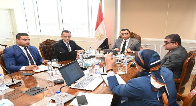 وزير الإسكان يتابع موقف الاستراتيجية الوطنية للعمران الأخضر والمستدام