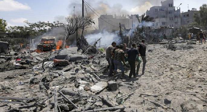 استشهاد 8 فلسطينيين فى قصف إسرائيلى لمنزل فى حى الزيتون جنوب مدينة غزة