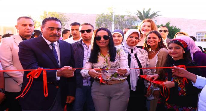 وزيرة التضامن تفتتح معرض “ديارنا للحرف اليدوية والتراثية” بالساحل الشمالى