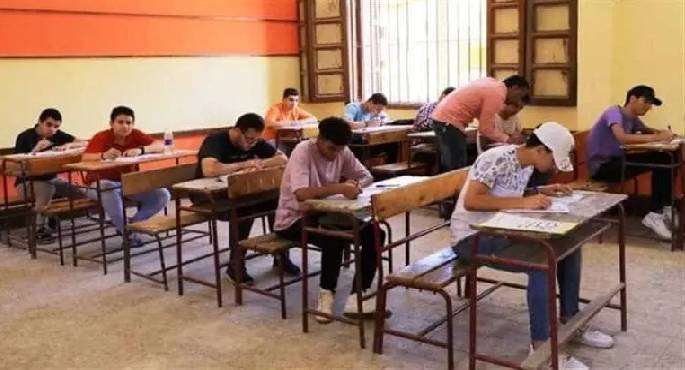 770 ألف طالب بالثانوية العامة يؤدون امتحانى الكيمياء والجغرافيا أمام 1973 لجنة