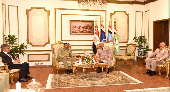 بالفيديو.. وزير الدفاع يبحث مع رئيس هيئة الأركان المشتركة الباكستانية سبل تعزيز أوجه التعاون العسكرى