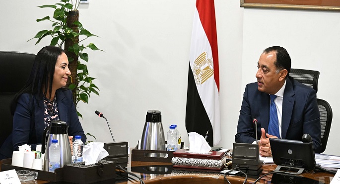رئيس الوزراء يُتابع مع وزيرة التضامن مساعدات “تكافل وكرامة” للمستفيدين وزيادة معارض “ديارنا”