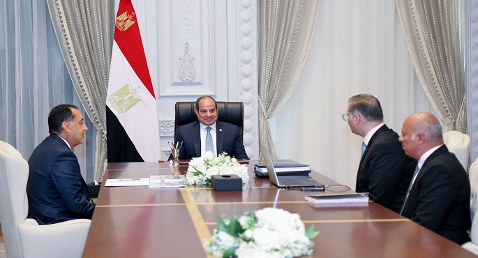 السيسى يؤكد ضرورة تهیئة البیئة الاستثماریة الجاذبة لرؤوس الأموال دعما للإنتاج المحلى من البترول والغاز