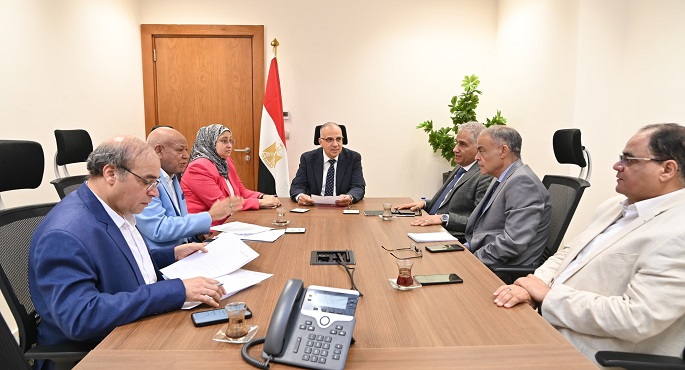 وزير الرى يبحث الطلبات المقدمة من أعضاء مجلس النواب