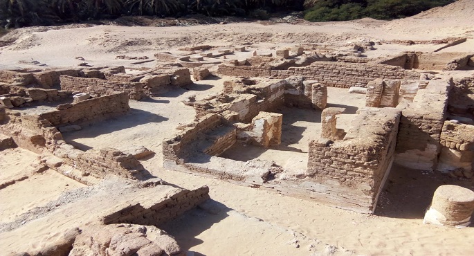 الآثار: الكشف عن بقايا العناصر المعمارية للمدينة السكنية الرئيسية لواحات الخارجة ببدايات العصر القبطى المبكر