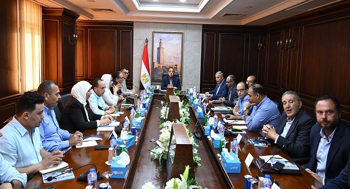رئيس الوزراء يؤكد دعمه لأى جهد مشترك لتنفيذ مشروعات بالتعاون بين الدولة والمجتمع المدنى والقطاع الخاص