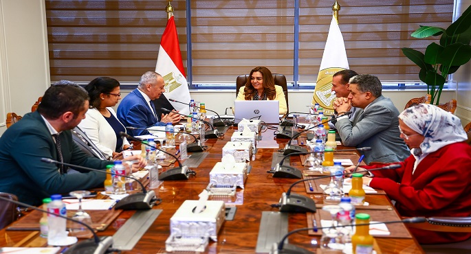وزيرة التنمية المحلية تبحث تطوير البنية التحتية ودعم المحافظات