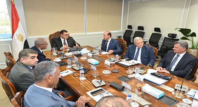 وزير الإسكان يعقد اجتماعًا لمتابعة موقف المشروعات الجارى تنفيذها ضمن المبادرة الرئاسية “حياة كريمة”