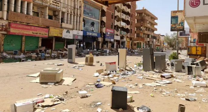 شارع الحرية بالخرطوم يعود للحياة بعد خسائر بملايين الدولارات