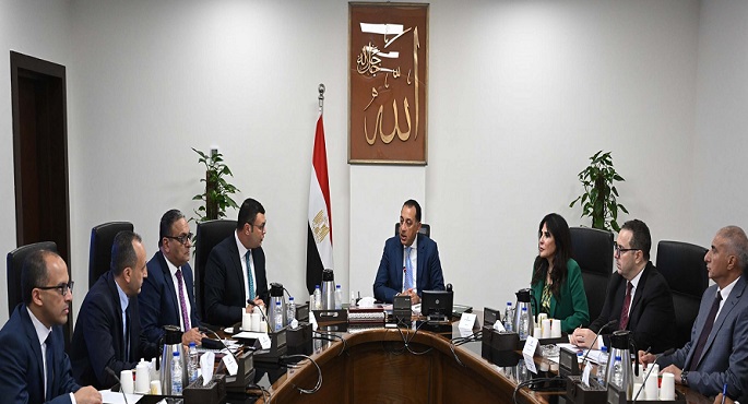 مدبولى يتابع موقف تقنين الأراضى المضافة للمدن الجديدة وموقف الطروحات المختلفة من الوحدات السكنية والأراضى