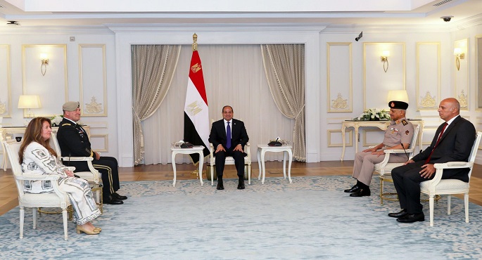 الرئيس السيسى يؤكد لقائد القيادة المركزية الأمريكية استمرار جهود مصر للتوصل لوقف إطلاق نار فى غزة