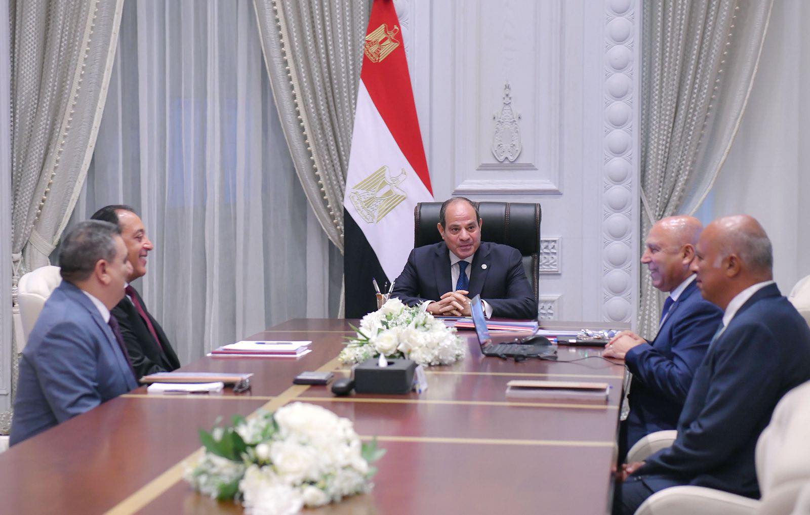 الرئيس السيسى يوجه بتسريع وتيرة تنفيذ مشروعات إنشاء المحاور اللوجستية التنموية المتكاملة