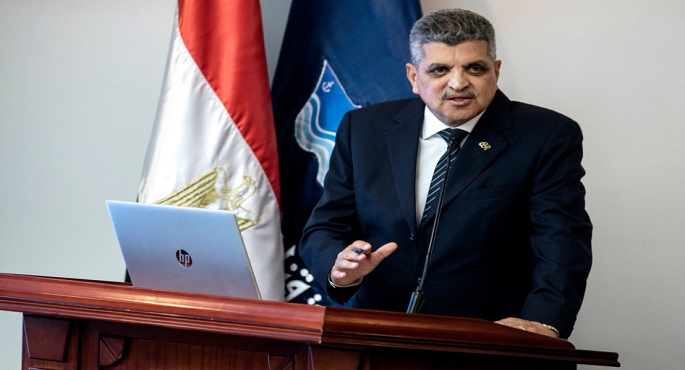 رئيس هيئة قناة السويس: نلتزم بالمواثيق الدولية دون المساس بالسيادة المصرية