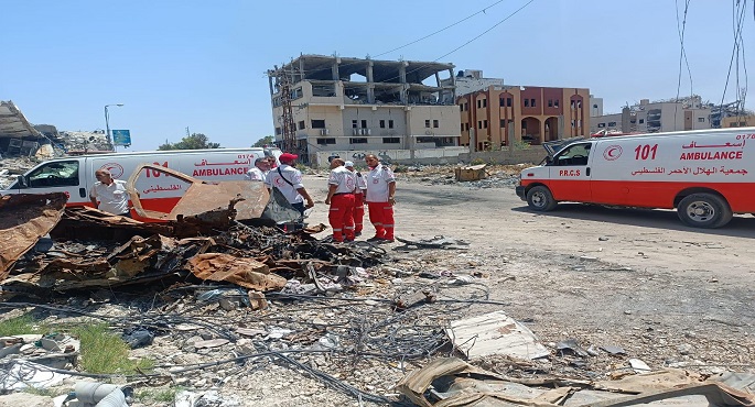 الهلال الأحمر الفلسطينى: توقف العمل بعيادة الزيتون الطبية فى غزة بسبب قصف الاحتلال
