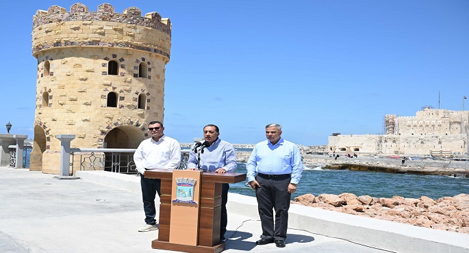 مدبولى يشيد بمبادرة إدخال منظومة التأمين الصحى بالأسكندرية ويوجه بحصر العقارات الآيلة للسقوط