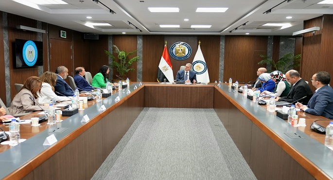 وزير البترول: مشروعات مسح جوى لتحديد الإمكانات التعدينية فى مصر
