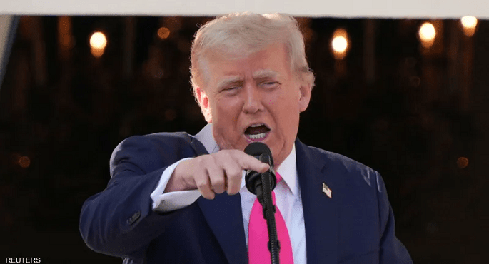فاينانشيال تايمز: ترامب يُصعِّد ضغوطه ويخطط لفرض 20% رسوما على بضائع الاتحاد الأوروبى