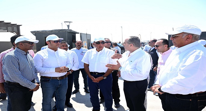 بالصور.. رئيس الوزراء يتفقد محطة التجارب البحثية لتحلية مياه البحر بمدينة العلمين الجديدة