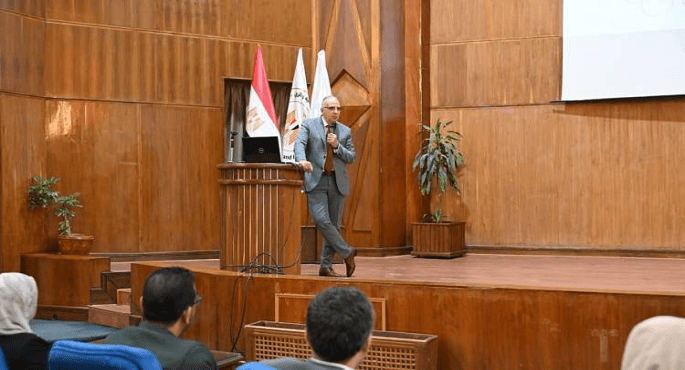 بالصور.. وزير الرى: حصر وتقييم 54 ألف منشأ مائى والتعاقد لإحلال 410 منشآت آخر