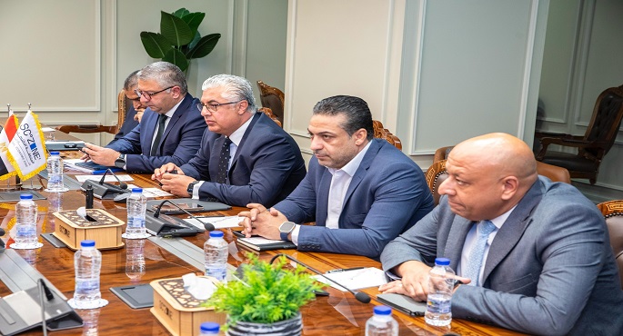 رئيس المنطقة الاقتصادية لقناة السويس: قطاع المنسوجات على رأس أولوياتنا الصناعية الاستراتيجية