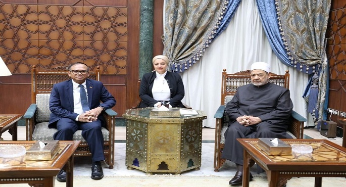 شيخ الأزهر يبحث مع سفير كمبوديا سبل تعزيز التعاون العلمى والدعوى