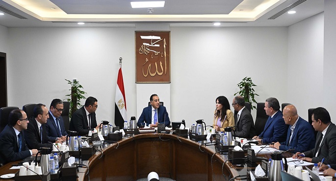 رئيس الوزراء يتابع الخطة التنفيذية لمحطات تحلية مياه الساحل الشمالى الغربى