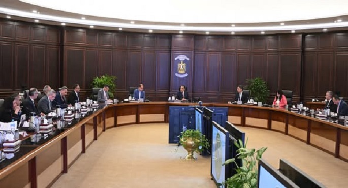 بالصور.. مدبولى يتابع تنفيذ توجيهات الرئيس بإنشاء مركز عالمى لتخزين وتوريد وتجارة الحبوب والغلال