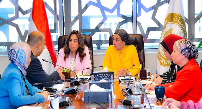 وزرة التنمية المحلية تؤكد أهمية الدور المحورى الذى يلعبه جهاز تنظيم إدارة المخلفات
