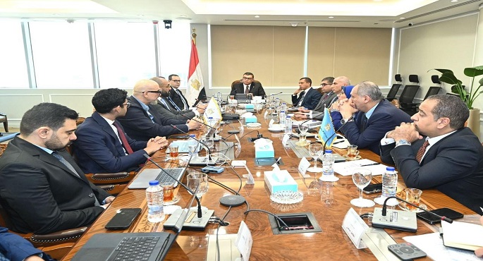 وزير الإسكان يعقد اجتماعًا لمتابعة أخر المستجدات بشأن تدشين منصتين لتنظيم السوق العقارية وتصدير العقار المصرى