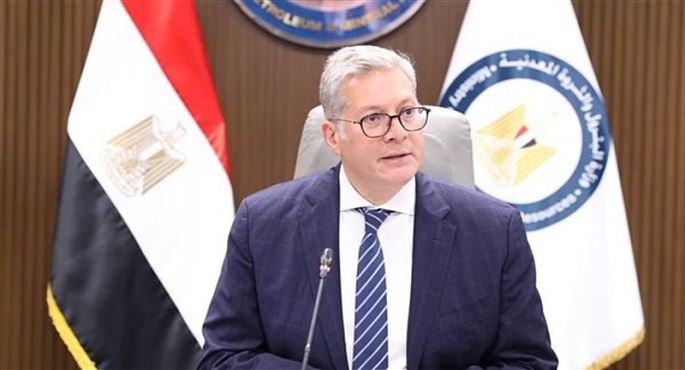 وزير البترول يستعرض استراتيجيات التحول الطاقة بمجلة سياسات مناخية الصادرة عن معلومات الوزراء