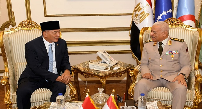 بالصور.. وزير الدفاع يبحث مع نظيره الإندونيسى سبل تعزيز التعاون العسكرى فى المجالات المختلفة