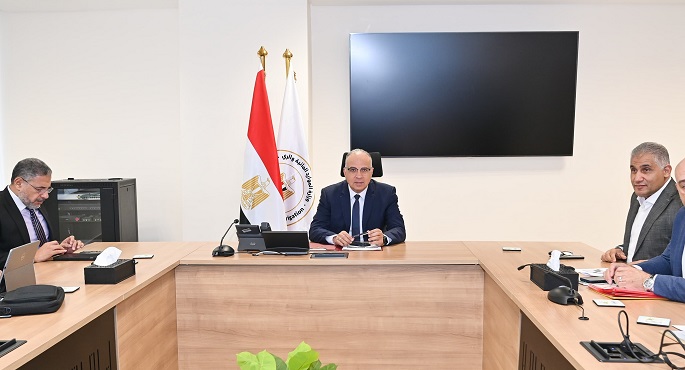 وزير الرى يبحث مقترح “دراسة استخدام المسح ثلاثى الأبعاد لمعاينة القناطر والمنشآت المائية”
