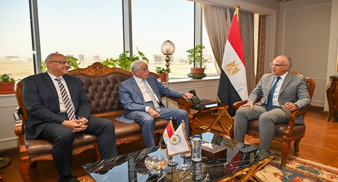 وزير الرى يناقش أعمال تطوير كورنيش القليوبية وحدائق الرى بالقناطر الخيرية