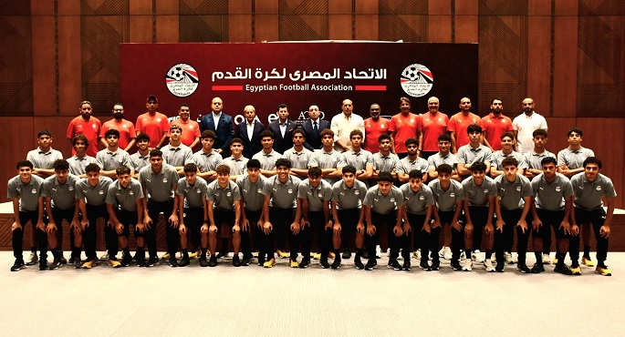 وزير الرياضة يزور معسكر منتخب 17 سنة.. ويطمئن على استعداداته لكأس العالم