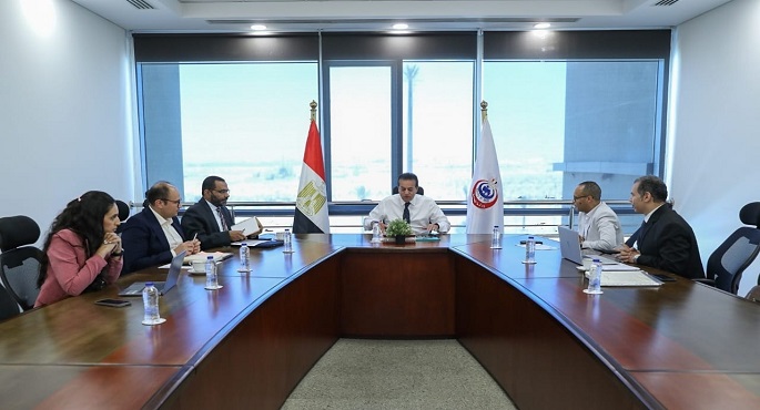 وزير الصحة يبحث التوسع فى الخدمات الطبية لمبادرة رئيس الجمهورية لدعم صحة المرأة