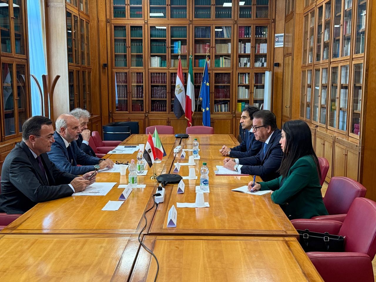 وزير الصحة يبحث مع نظيره الإيطالي التعاون فى مجال العلاج الإشعاعي للأورام وزراعة الأعضاء