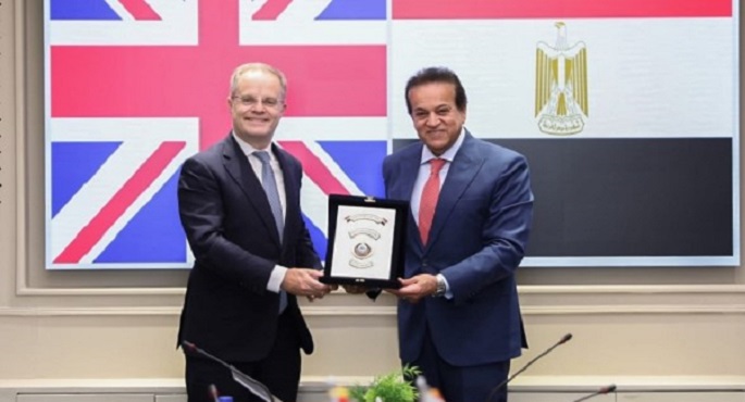 وزير الصحة يبحث مع سفير بريطانيا سبل تعزيز التعاون والاستثمار فى القطاع الصحى