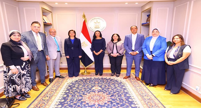 وزيرة التضامن الاجتماعى تبحث مع المدير الإقليمى لـ “الصحة العالمية” لشرق المتوسط التعاون فى مكافحة الإدمان