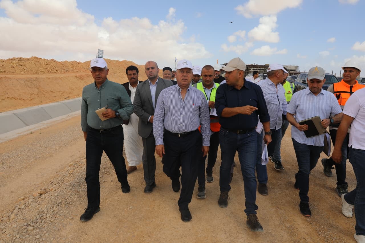 وزير النقل يتفقد مشروع الخط الأول للقطار الكهربائي السريع من مطروح إلى الإسكندرية