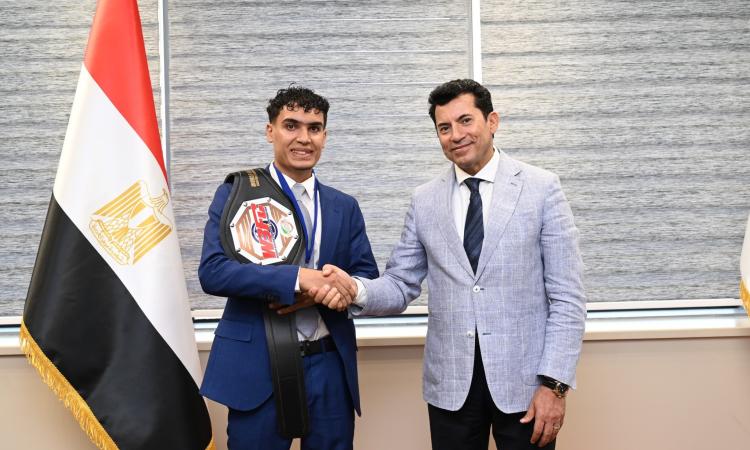 وزير الرياضة يوجّه بضم البطل محمد راتب للمنتخب المصرى فى الكيك بوكس